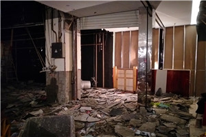 高層建筑的外墻內有保溫層，該不該拆除保溫墻。